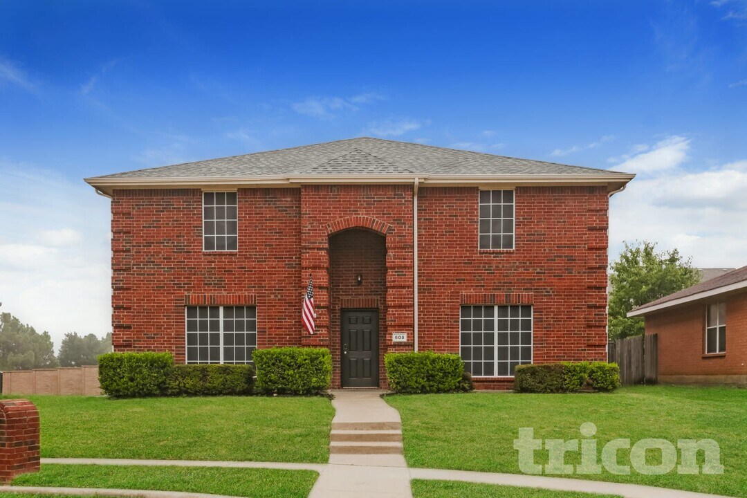 608 Canyon Pl in Desoto, TX - Foto de edificio