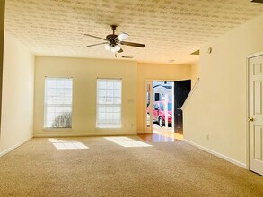 619 Kenridge Way in Suwanee, GA - Foto de edificio - Building Photo