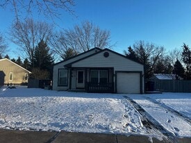 1944 Navarone Dr in Naperville, IL - Building Photo