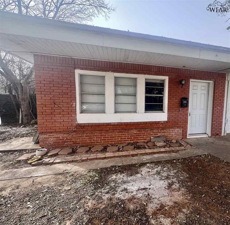 2101 Jones St in Wichita Falls, TX - Building Photo