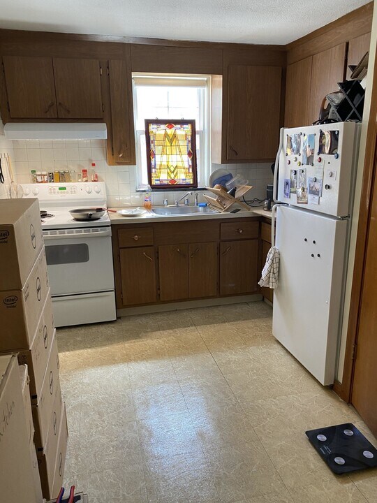 233 Charles St in Waltham, MA - Building Photo