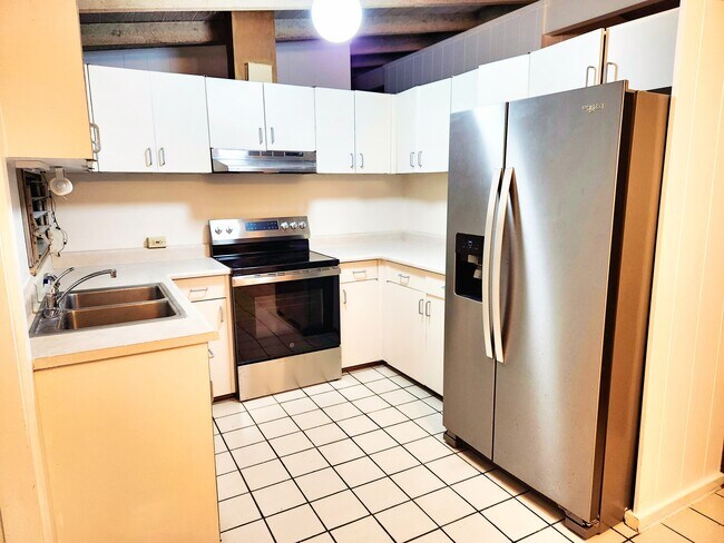 7303 Mokuone St in Honolulu, HI - Foto de edificio - Building Photo