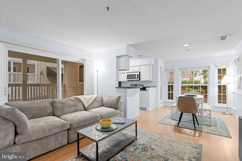 1504 Lincoln Way in McLean, VA - Foto de edificio