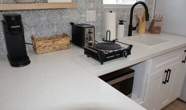 7065 Aura Ave, Unit Cozy Studio in Los Angeles, CA - Foto de edificio - Building Photo