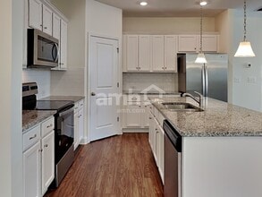 245 Lake Vista Dr in Loganville, GA - Foto de edificio - Building Photo