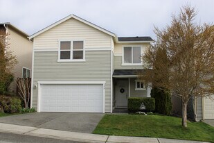 450 NW Nesvik Way in Poulsbo, WA - Building Photo