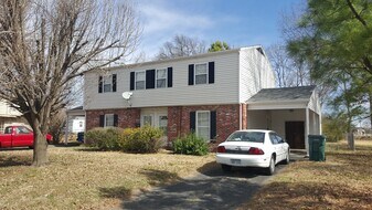 1907 Messenger Cir in Pittsburg, KS - Building Photo