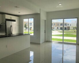 25869 SW 139th Path in Homestead, FL - Foto de edificio - Building Photo