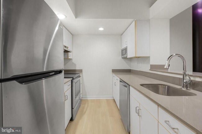 303 Vine St in Philadelphia, PA - Building Photo - Building Photo