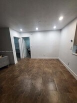 1236 N Hiatus Rd in Pembroke Pines, FL - Building Photo