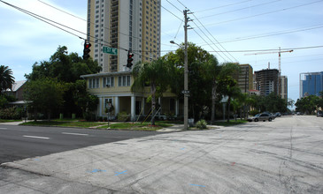 116 4th Ave NE in St. Petersburg, FL - Building Photo - Building Photo