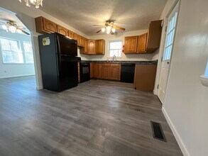 836 Lynn Brooke Pl in Charleston, WV - Building Photo - Building Photo