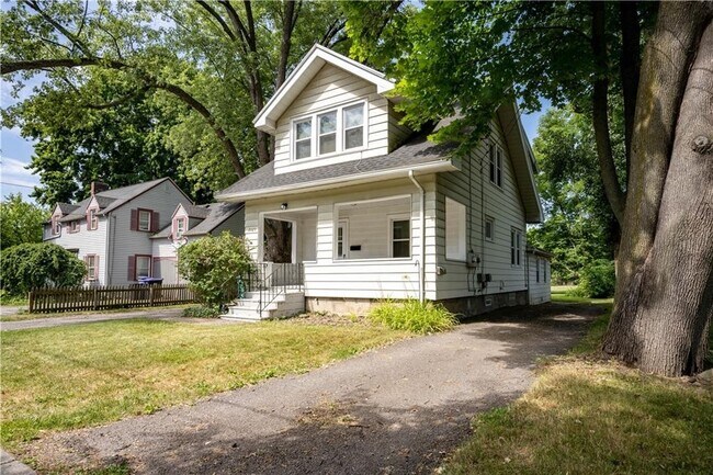 2029 5 Mile Line Road in Penfield, NY - Building Photo - Building Photo