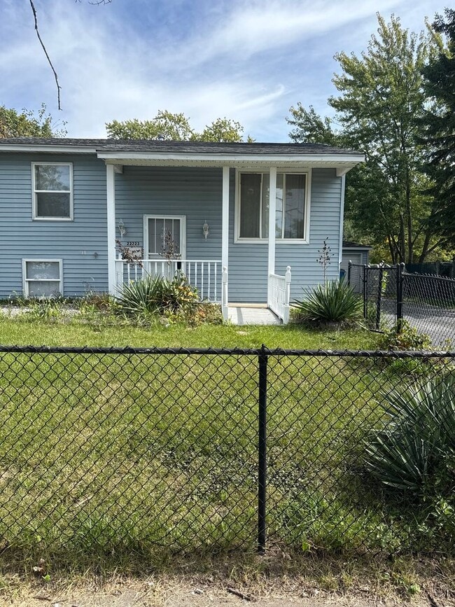 22223 Navaho Ave