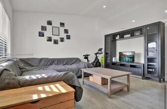 4800 SW 136th Pl in Miami, FL - Building Photo - Building Photo