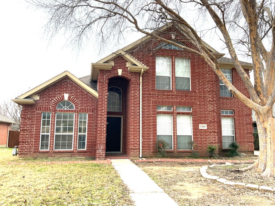 2301 Welch Pl in Mansfield, TX - Building Photo