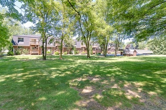 Hillcrest & Ridgeview Apartments in Stevensville, MI - Foto de edificio - Building Photo
