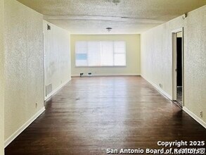 243 Maplewood Ln in San Antonio, TX - Building Photo - Building Photo