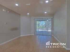 4907 Cape Hatteras Dr in Clermont, FL - Foto de edificio - Building Photo