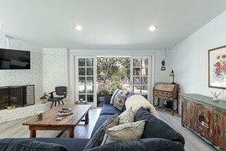 1089 Belfast Ln in Ventura, CA - Building Photo - Building Photo