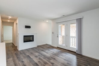 The Conifers in Miamisburg, OH - Foto de edificio - Building Photo