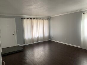 340 Pacific St in Tustin, CA - Foto de edificio - Building Photo