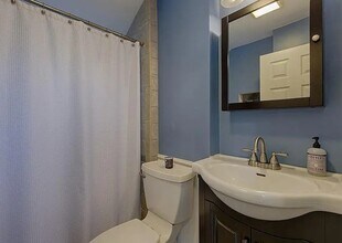 52 Nightingale Ave, Unit 52 in Quincy, MA - Foto de edificio - Building Photo