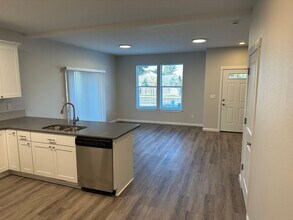 54 Sand Ridge Ct in Lebanon, OR - Foto de edificio - Building Photo