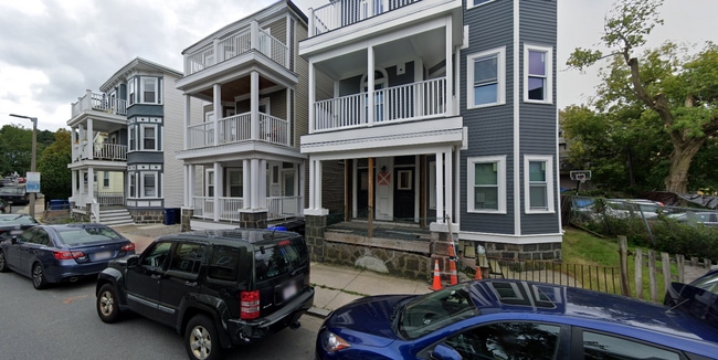 11 Woodlawn St, Unit 1
