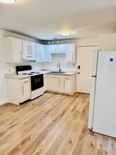 147 State St, Unit 5 in Ellsworth, ME - Foto de edificio - Building Photo
