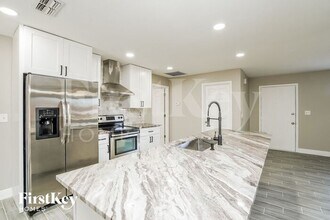 18001 Laurel Valley Rd in Ft. Myers, FL - Building Photo - Building Photo
