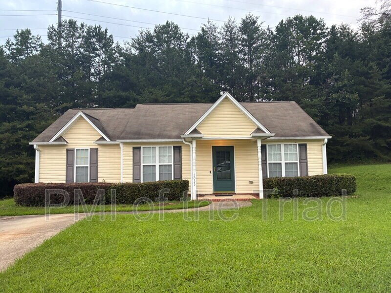 2033 Tea Berry Ct in Winston-Salem, NC - Building Photo