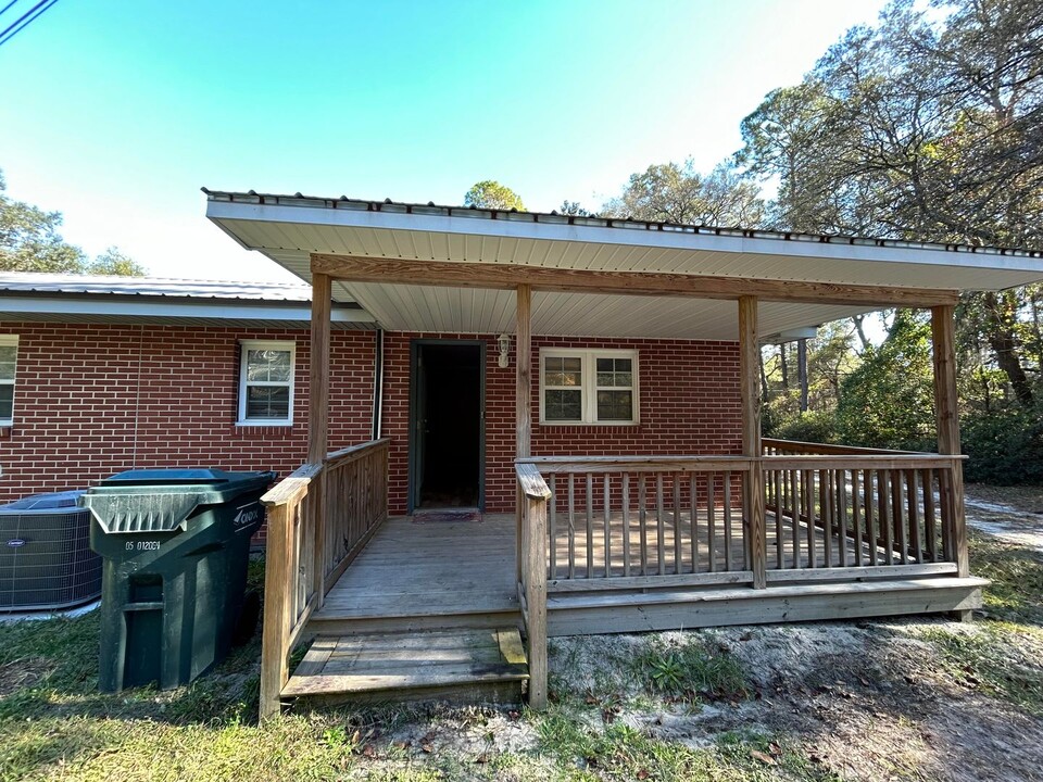 1641 Rayonier Rd in Jesup, GA - Building Photo