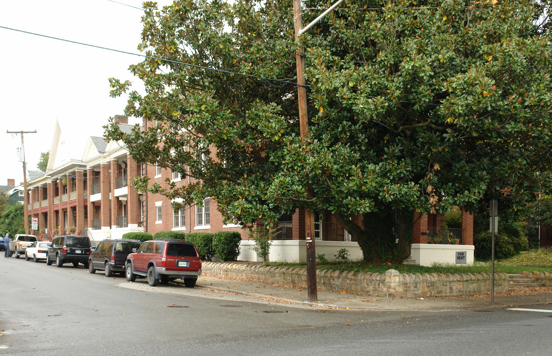 349 Albemarle Ave SW in Roanoke, VA - Foto de edificio