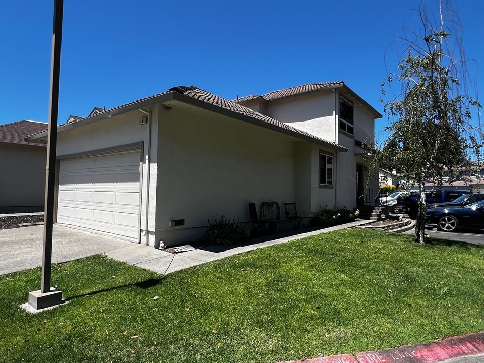 8 Feeny Dr in Rohnert Park, CA - Building Photo