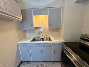 912 E Archwood Ave in Akron, OH - Building Photo - Building Photo