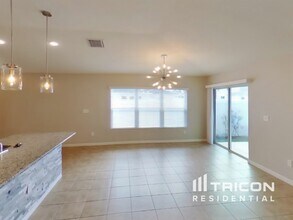 7733 Sunshine Bridge Ave in Gibsonton, FL - Building Photo - Building Photo