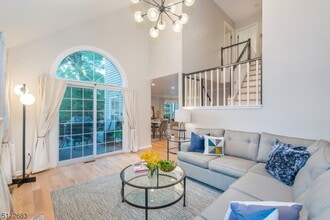 229 Crescenzi Ct in West Orange, NJ - Building Photo - Building Photo