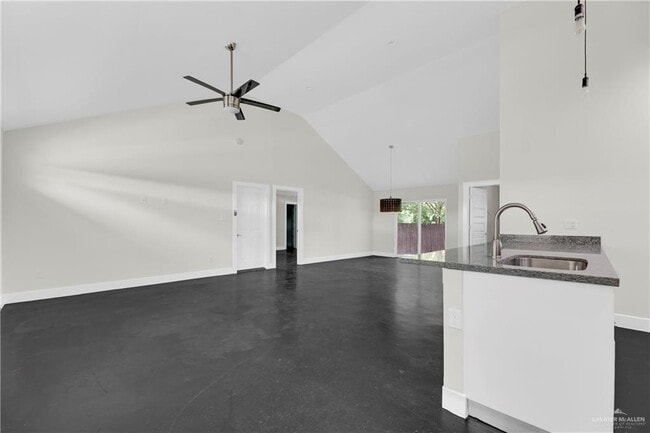 18 N 17th St in McAllen, TX - Building Photo - Building Photo