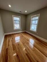 61 Pearl St, Unit 2B in Somerville, MA - Building Photo - Building Photo