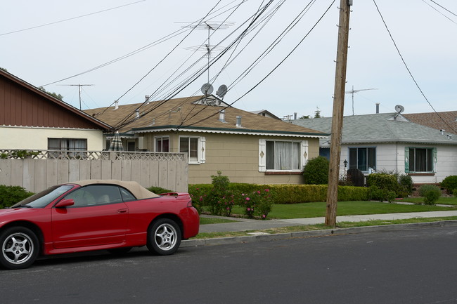 532 Madison Ave in Redwood City, CA - Foto de edificio - Building Photo