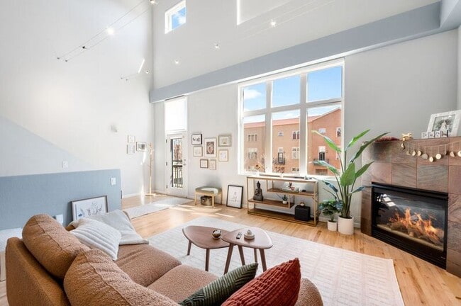 220 Roslyn St in Denver, CO - Building Photo - Building Photo