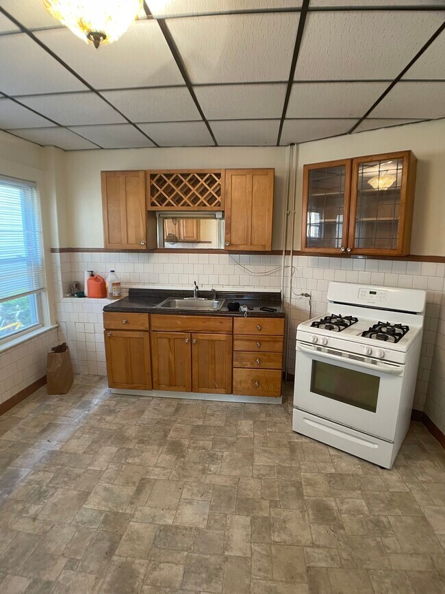 38 Hanson St, Unit 1 in Somerville, MA - Building Photo - Building Photo
