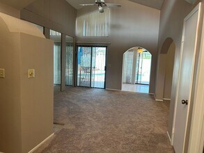 145 Coventry Dr in Henderson, NV - Building Photo - Building Photo