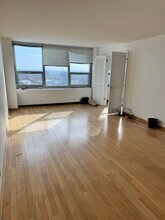 1700 E 56th St, Unit High floor in Chicago, IL - Building Photo - Building Photo