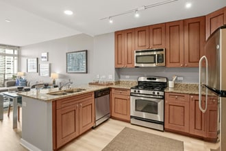 730 N Clark St in Chicago, IL - Foto de edificio - Building Photo