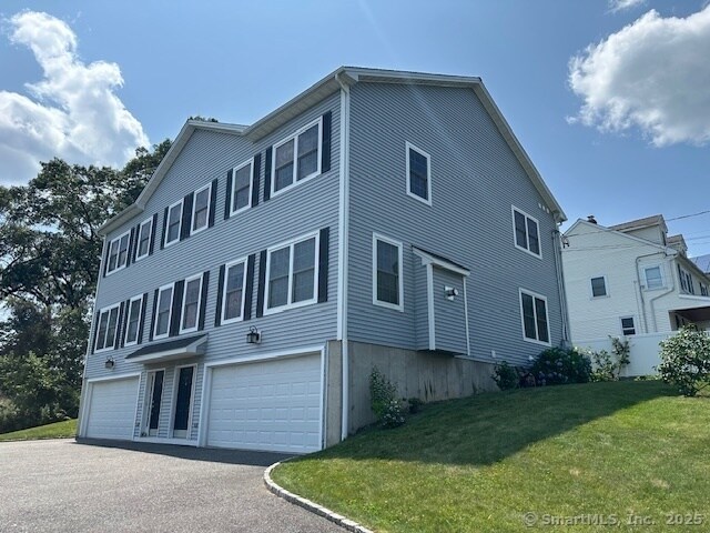 17 Vermont Ave in Fairfield, CT - Building Photo