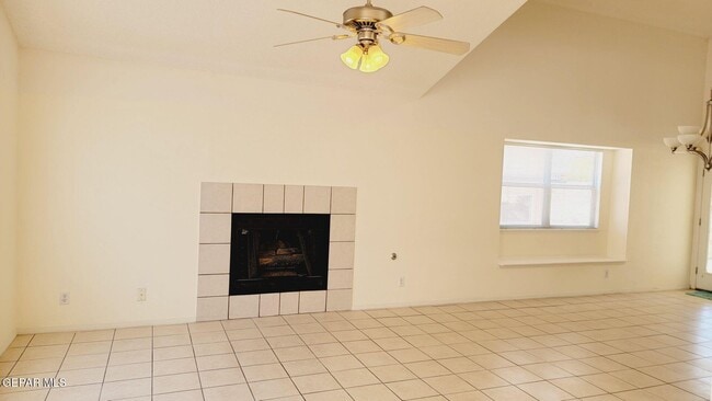 7025 Crown Ridge Dr in El Paso, TX - Building Photo - Building Photo