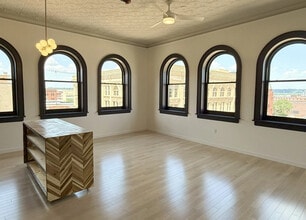 799 Main St in Dubuque, IA - Building Photo - Building Photo