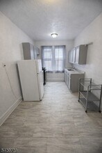 112 Lincoln St, Unit 203 in East Orange, NJ - Building Photo - Building Photo